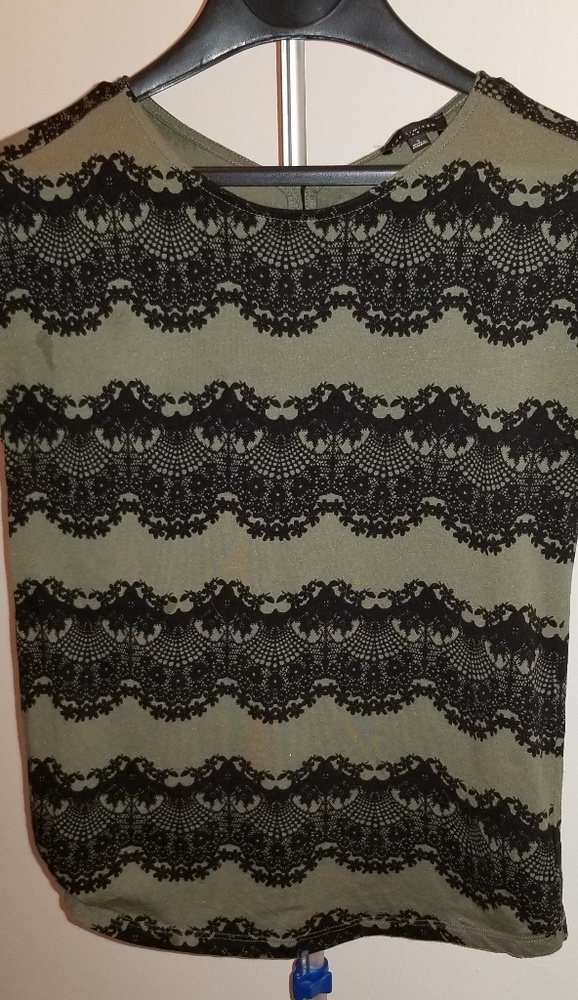 Olive and black lace print tee